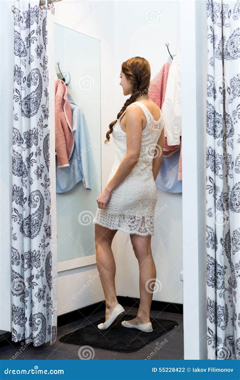 Femme Dans Le Vestiaire Photo Stock Image Du Américain 55228422