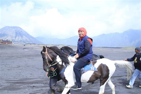 Wisata Gunung Bromo Kembali Dibuka Untuk Wisatawan Dengan Protokol