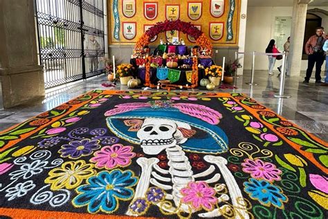 Realiza Ayuntamiento de Huamantla alfombra de arte efímero y ofrenda de