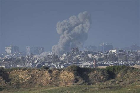 Gaza Colpito Il Campo Profughi Di Maghazi Hamas Almeno 68 Morti