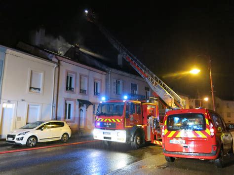 Vosges Feu De Toiture Deux Familles Relog Es Raon Letape