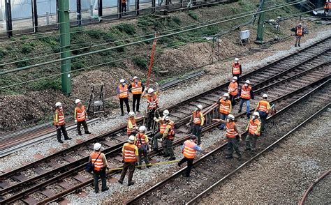 港鐵66凌晨非行車時間 展開荃灣綫新信號系統列車初步實地測試 星島日報