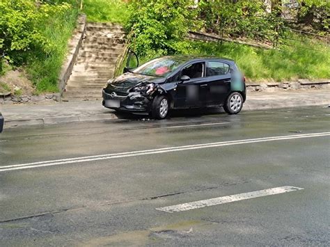 Zderzenie opla z BMW na Drodze Męczenników Majdanka Są utrudnienia w