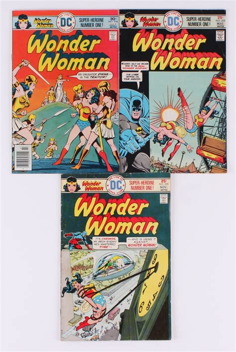 Lot of (3) Vintage Wonder Woman DC Comic Books with 1975 #220, 1976 #35 ...