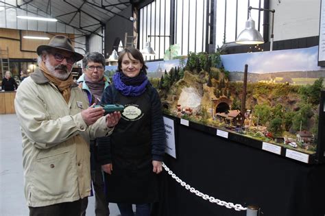 Philippe expose ses trains miniatures à la Grange aux fleurs à La