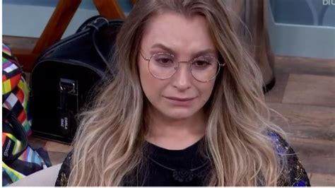 BBB21 Carla Diaz vê show de falsidade de brothers e tem crise de choro