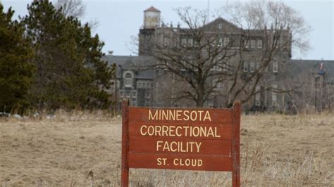 St. Cloud prison: Wall, intake area pose security concerns | MPR News