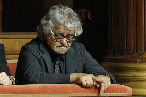 Grillo A Renzi Sei Un Bugiardo Mantieni La Promessa E Fatti Da Parte