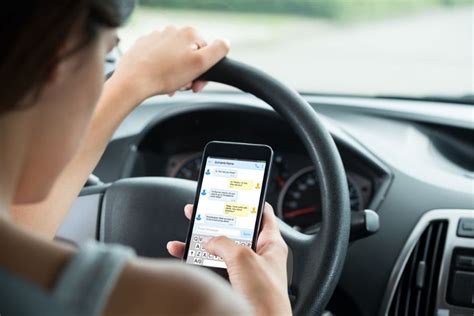 How To Avoid Common Driving Distractions