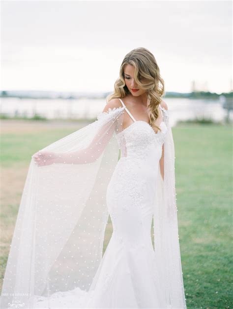 Wedding Gown With Cape: The Perfect Combination Of Elegance And Drama ...