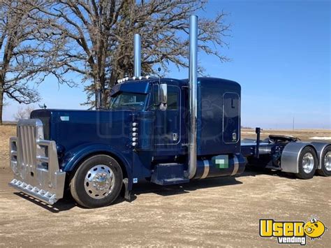 2007 Peterbilt 379 Flat Top Sleeper Cab Ready To Haul Semi Truck For