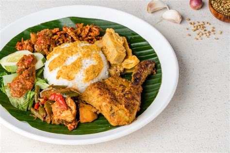 Premium Photo | Nasi padang with chicken rendang is an indonesian food from west sumatra in ...