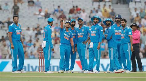 Sunil Gavaskar Irfan Pathan Pick India S Playing XI For World Cup