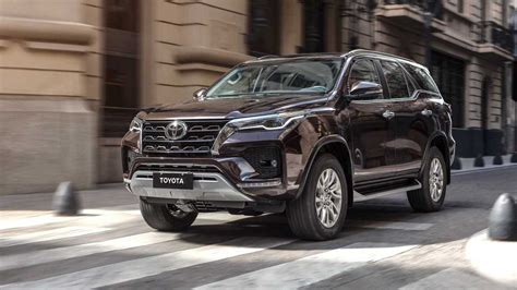 Harga Toyota Fortuner April Lebih Murah Usai Dapat Ppnbm