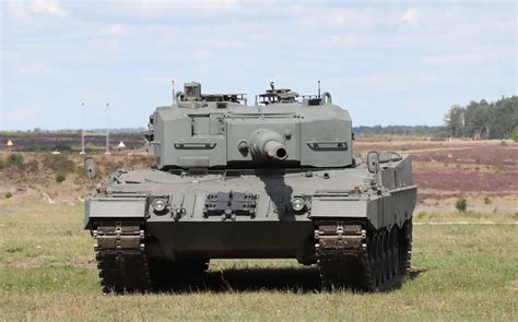 czech army  receive leopard  tanks