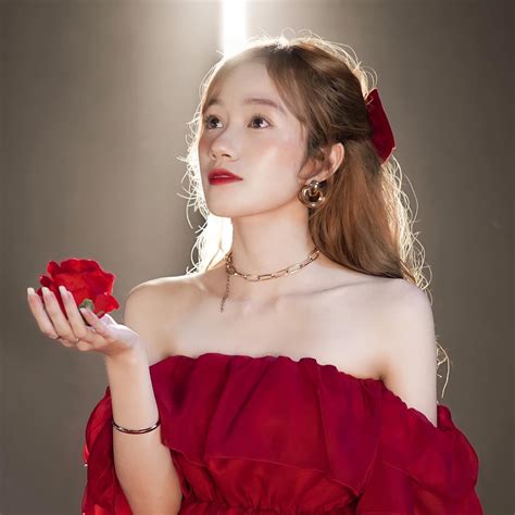 Đào Lê Phương Hoa và dàn hot TikToker khiến cộng đồng mạng mê mệt với điệu nhảy Ai lên xứ hoa