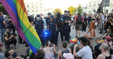 Protest aktywistów LGBT Warszawa Policja zatrzymano 48 osób Wiadomości