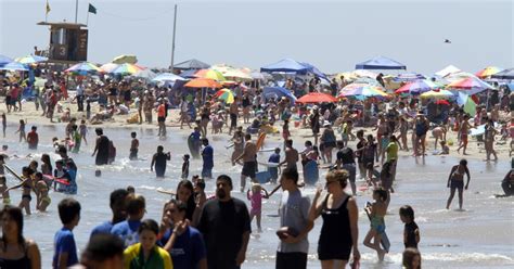 Newport Beach considers outsourcing lifeguard services to cut costs ...