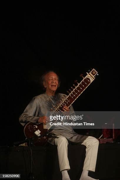 File Photos Of Sitar Mastero Ravi Shankar Photos And Premium High Res