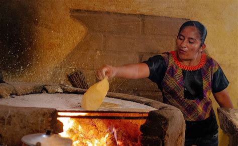 Tlaxcalli El Origen De Las Tortillas De Maíz La Raza