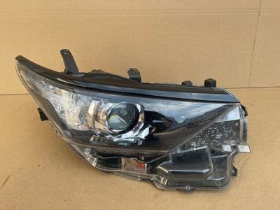 Toyota Auris 2 Lift Lampa Prawy Prawa 81110 02K30 13988076206