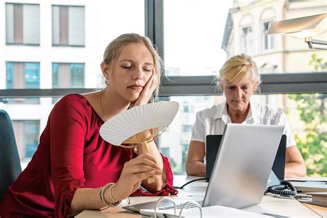 Hitze Schutz am Arbeitsplatz Gibt es ein Recht auf Hitzefrei im Büro