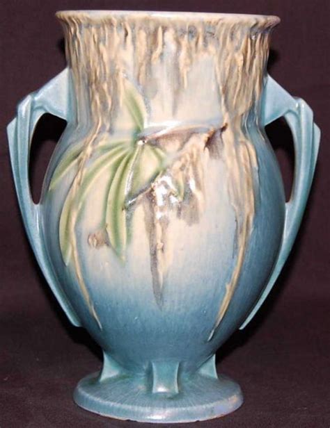 84 Roseville Moss Vase 776 7 May 15 2010 Four Seasons Auction