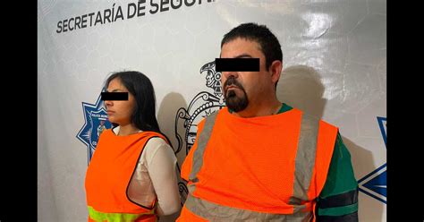 Arrestan a pareja en posesión de arma larga y pistola