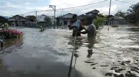 Lebaran Samarinda Diterjang Banjir Kota Lumpuh Total