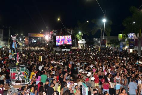 Primeira noite da Micareta de Feira reúne multidão de foliões e