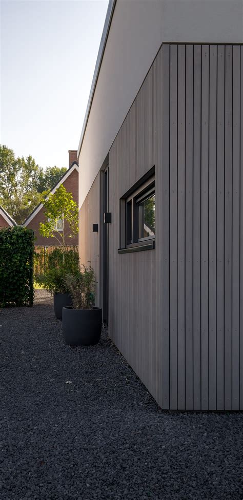 Nieuwbouw Scandinavische Woning In Witte Gevel En Stalen Dak