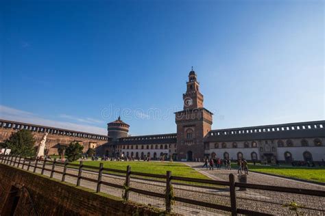 Castillo De Castello Sforzesco Sforza Con La Fuente En Milan Cairoli