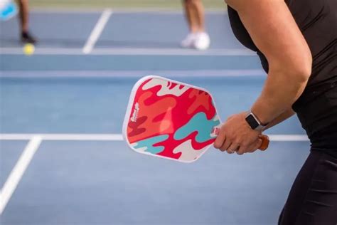 Pickleball Grips vs Tennis Grips Compared for Optimal Performance