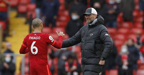 FC Liverpool Jürgen Klopp lacht über Kritiker von Thiago Alcantara