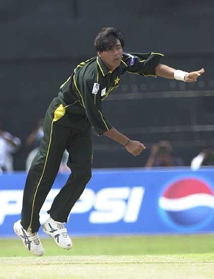 Mohammad Sami bowling at the scoreboard end | ESPNcricinfo.com