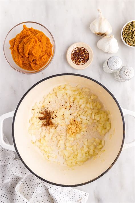 Easy Pumpkin Soup (with Canned Pumpkin) (with Canned Pumpkin) - girl ...