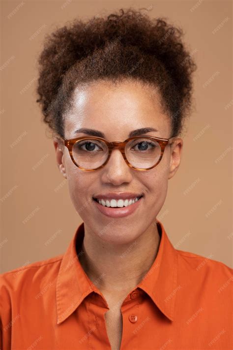 Premium Photo Vertical Portrait Of Smiling African American Woman In