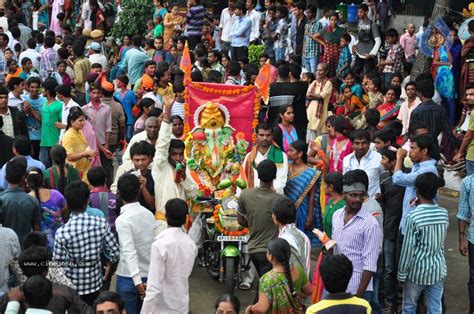 Ganesh Visarjan Photos at Hyd - 01 - Photo 85 of 255