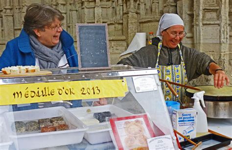 A Walk through Villefranche-de-Rouergue Thursday Market - Litro Magazine