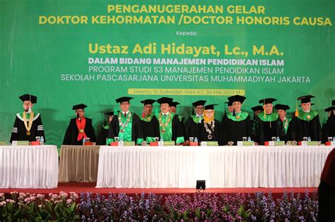 Ustaz Adi Hidayat Terima Gelar Kehormatan Doktor Honoris Causa Dari Umj