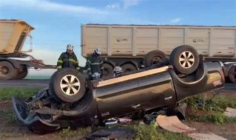 Motorista Morre Ap S Carro Bater De Frente Micro Nibus