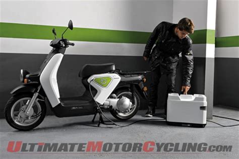 Honda EV-neo Electric Scooter Debut