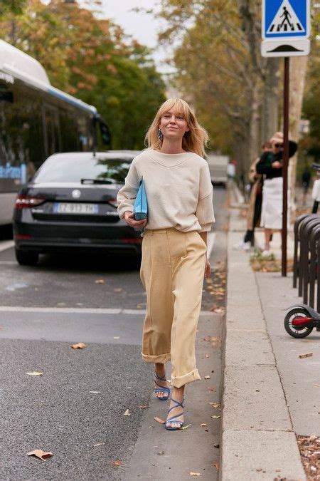 Cómo llevar el pantalón ancho tobillero con mucho estilo durante el