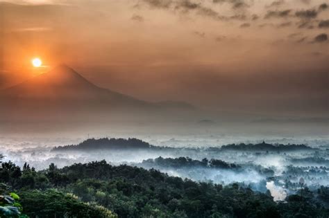 Vanuit Yogyakarta Zonsopgang Boven Borobudur Vanaf Setumbu GetYourGuide