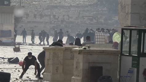 Jerusalem Zusammenstösse Auf Tempelberg In Jerusalem Fordern Hunderte