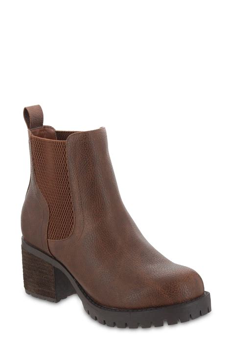 Mia Jonna Lug Sole Chelsea Boot In Brown Lyst