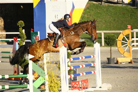 Dou Weekenduri De Spectacol Ecvestru La Herneacova Cei Mai Buni