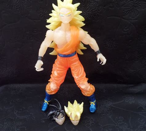 Figura De Goku 3 Fases Tarjetas Gratis 120 00 En Mercado Libre