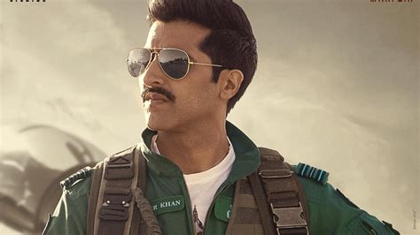 Fighter New Poster Akshay Oberoi Looks Sharp In Uniform As Squadron