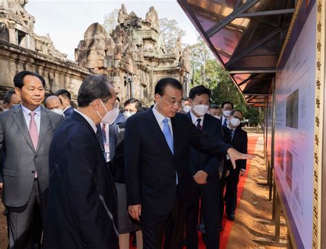 Chinese Premier Visits Exhibition On China Cambodia Cultural Heritage